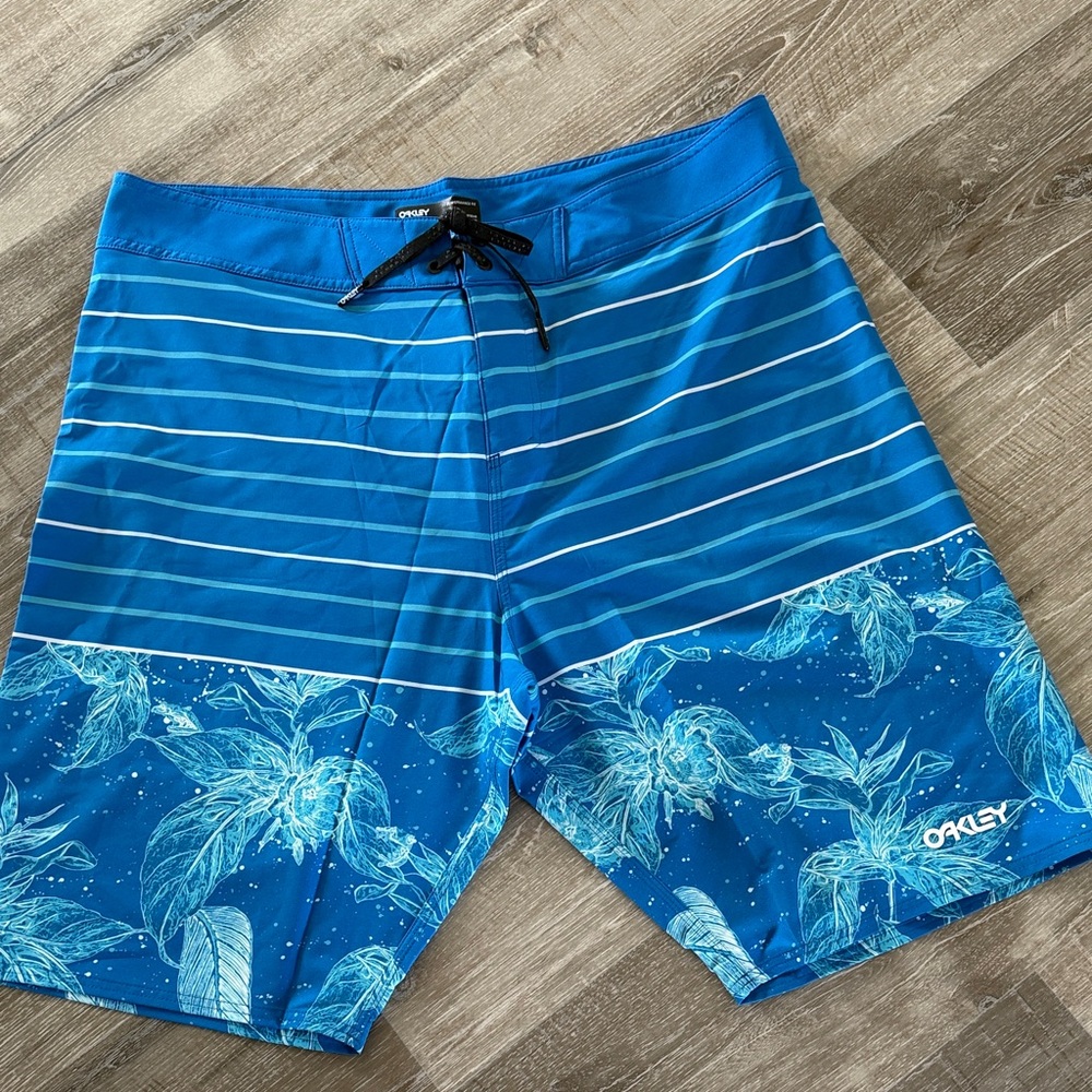 Oakley Blue Floral Stripe Men's Swim Board Shorts size 38